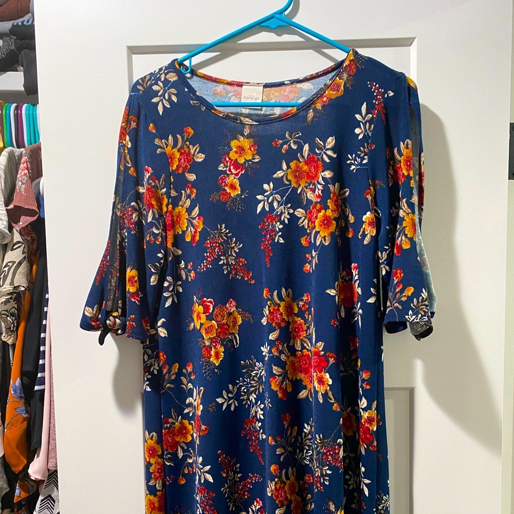 Kaleigh from stitch fix long sleeve flower dress M